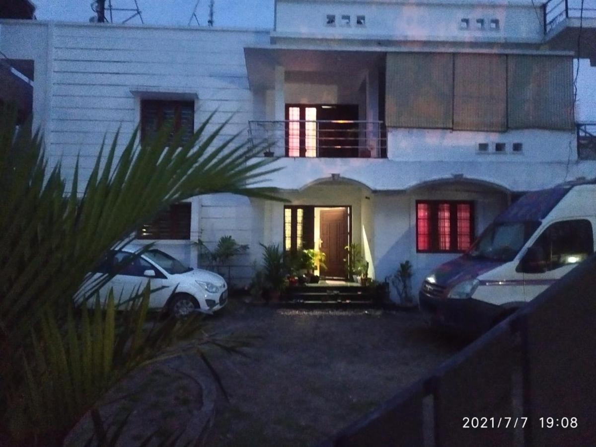 Lloydskochi Home Stay Esterno foto