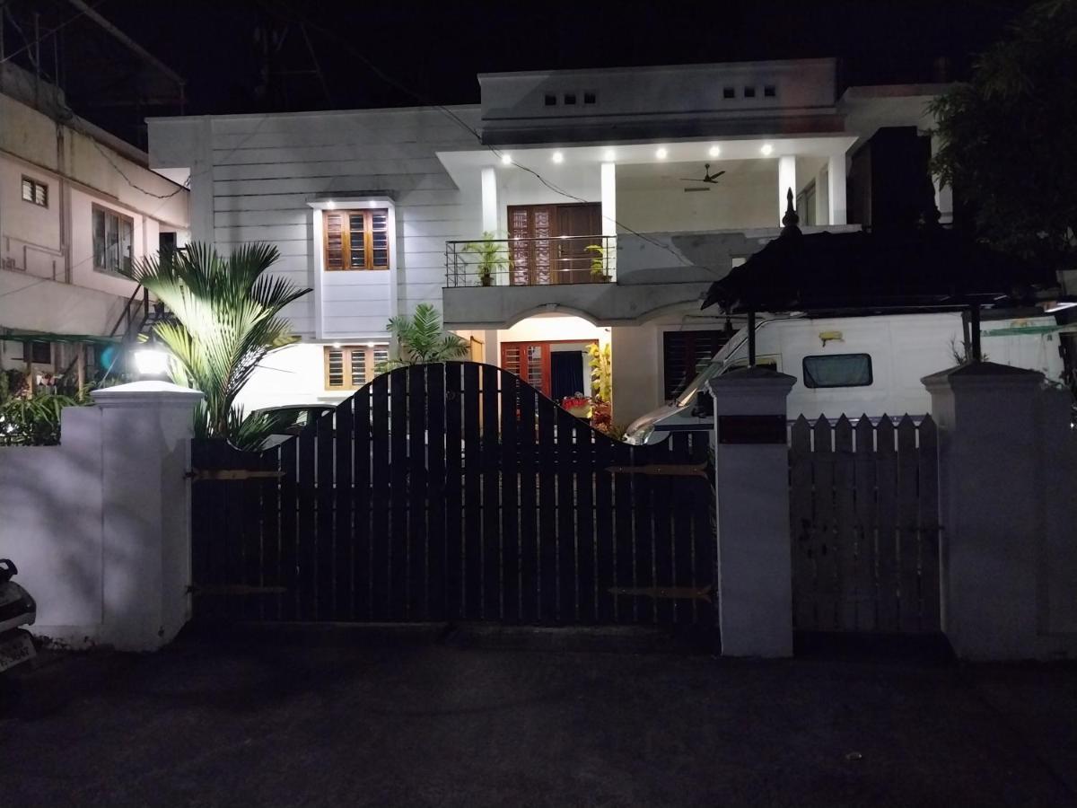 Lloydskochi Home Stay Esterno foto